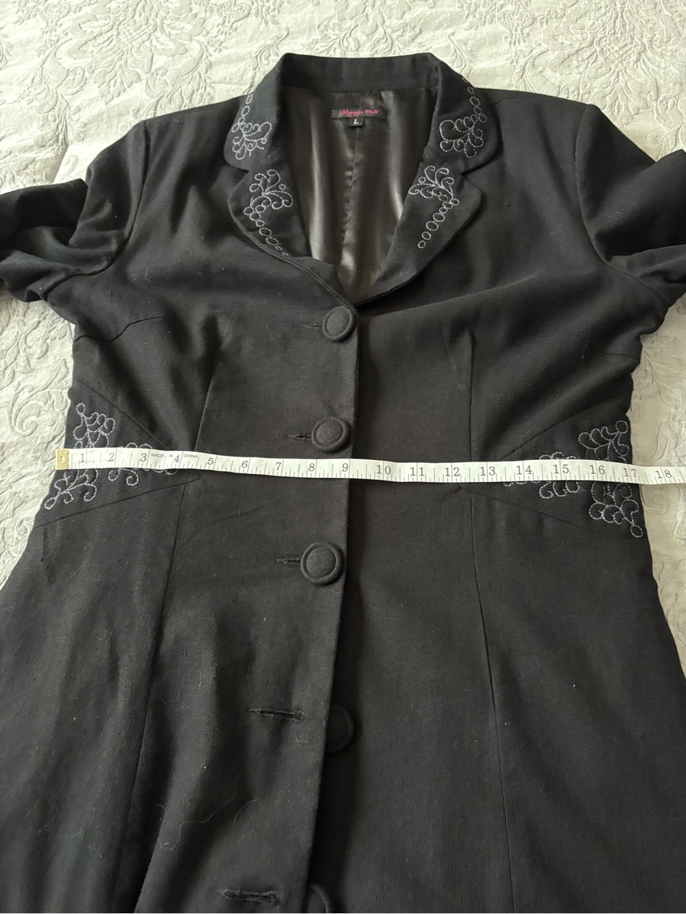 Absolutely Stunning Long Black Linen Button-Front Coat with Silk Lining - Picture 13 of 14